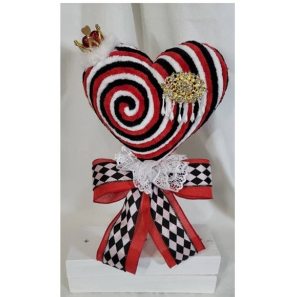 Hand Crafted Other - Hearts Decorative Velvety Yarn Red, Black‎ & White Heart w Crown Lollipop & Gold
